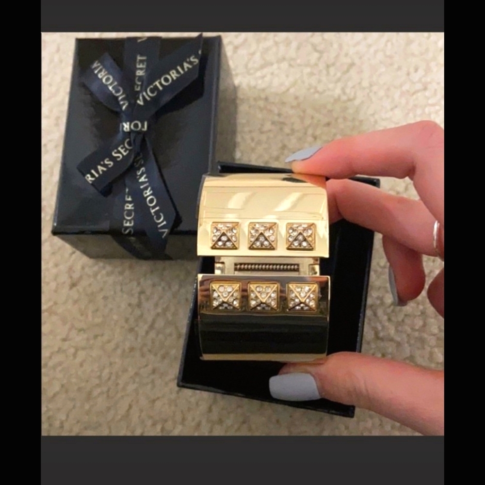 Stylish VS 🎄Golden Rhinestone Braclet Cuff.